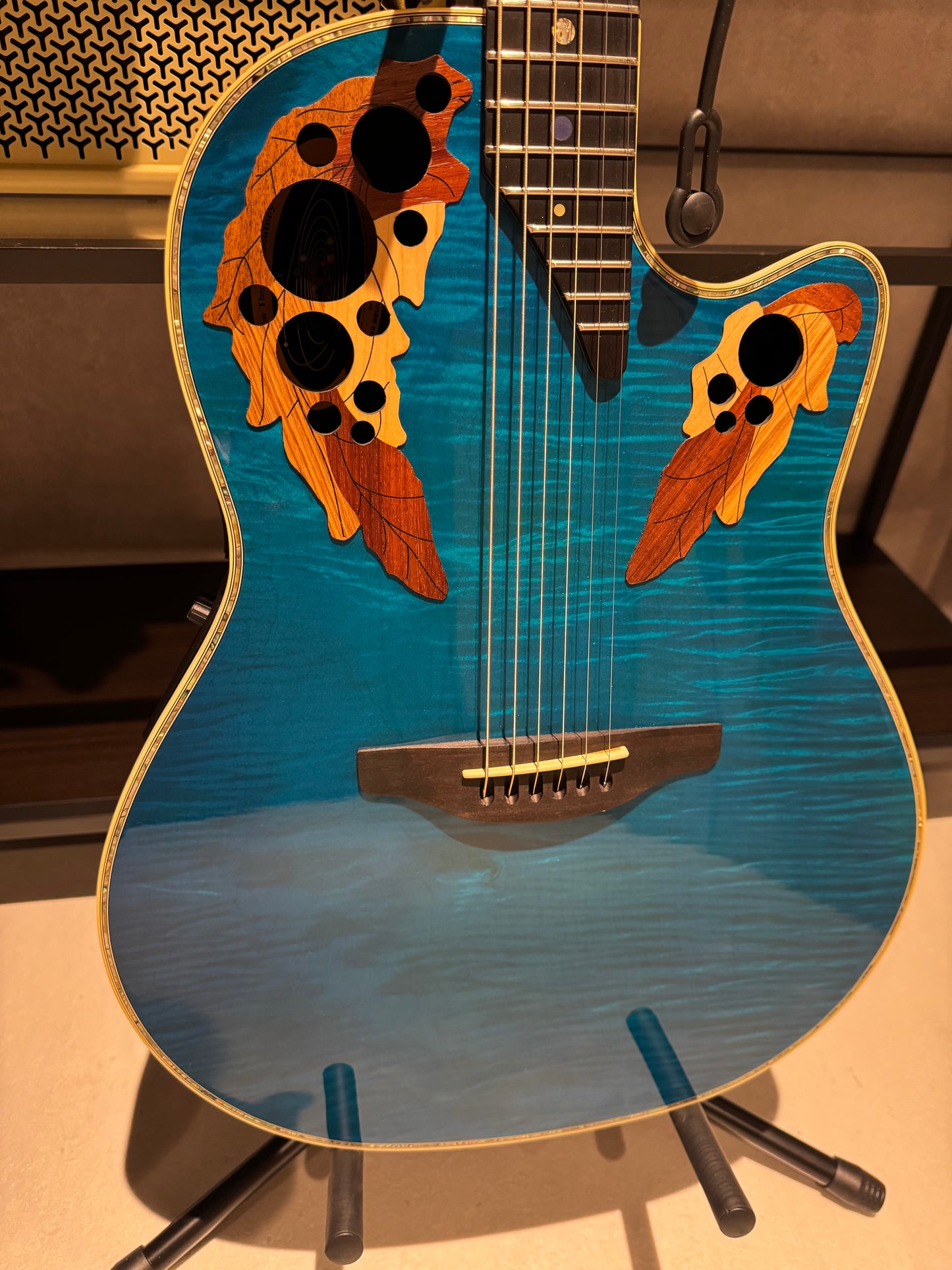 エレアコ　アコースティックギター　Ovation CE2000-NFM ovation 電装系良好　弦高調整済み　世界に75本しかないうちの選定品