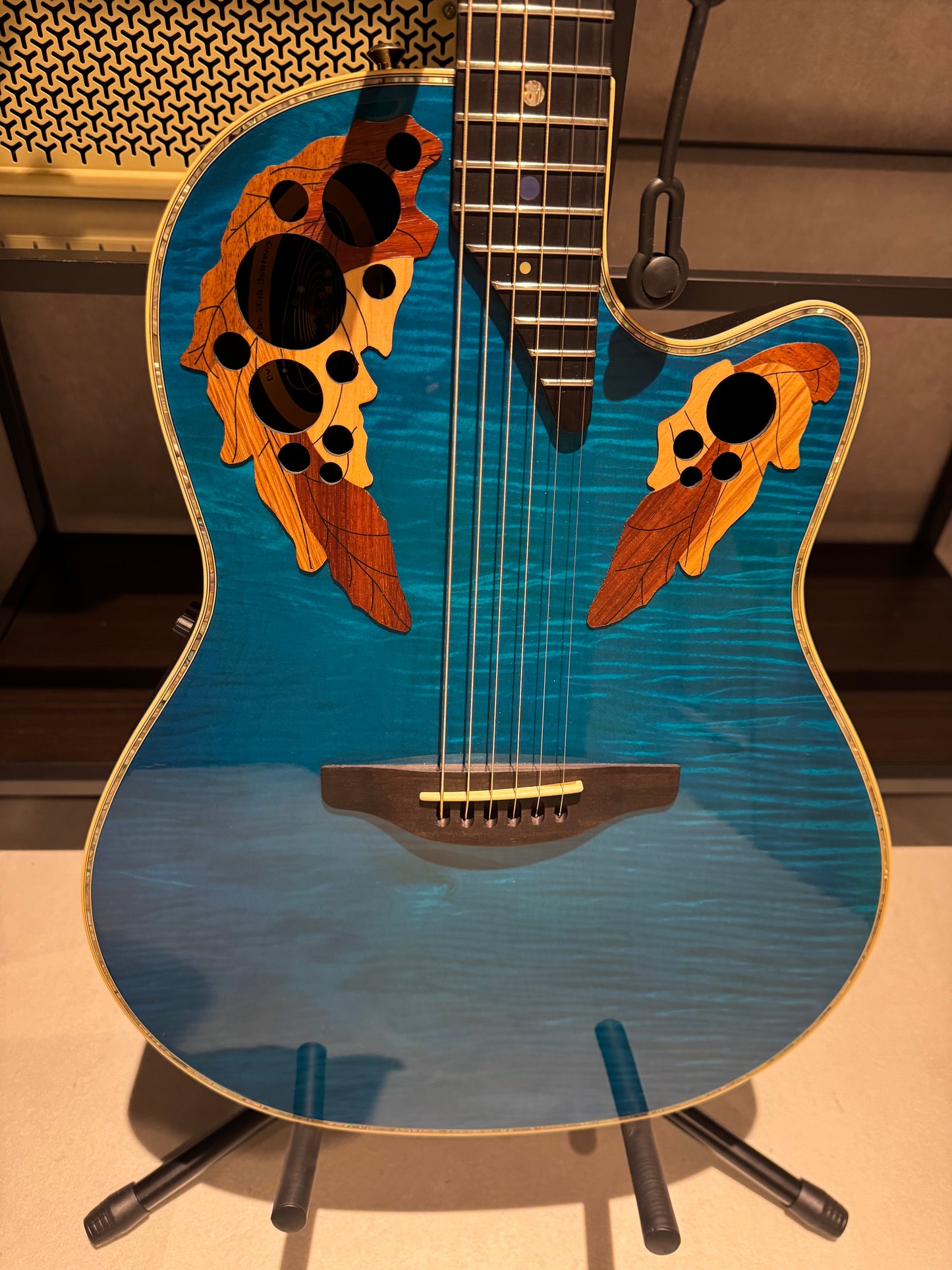 エレアコ　アコースティックギター　Ovation CE2000-NFM ovation 電装系良好　弦高調整済み　世界に75本しかないうちの選定品